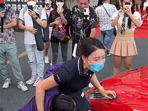 这瑜伽需要陪练吗?有这身材看什么脸