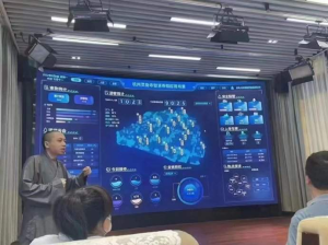 窜稀的时候把鱼蹦到蹲坑里，哈哈哈哈画面感太强了！！！